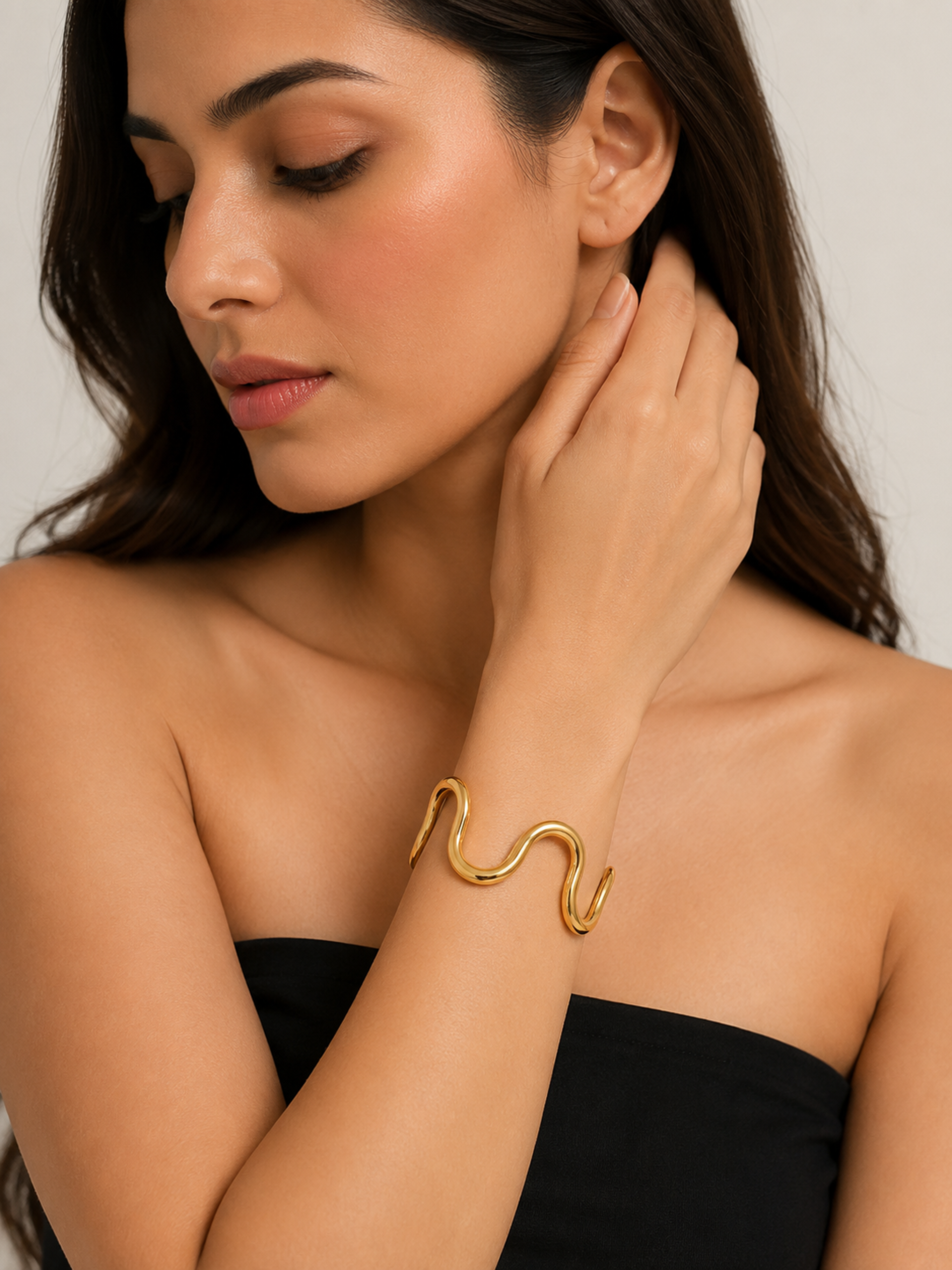 Noiré Curve Gold Cuff