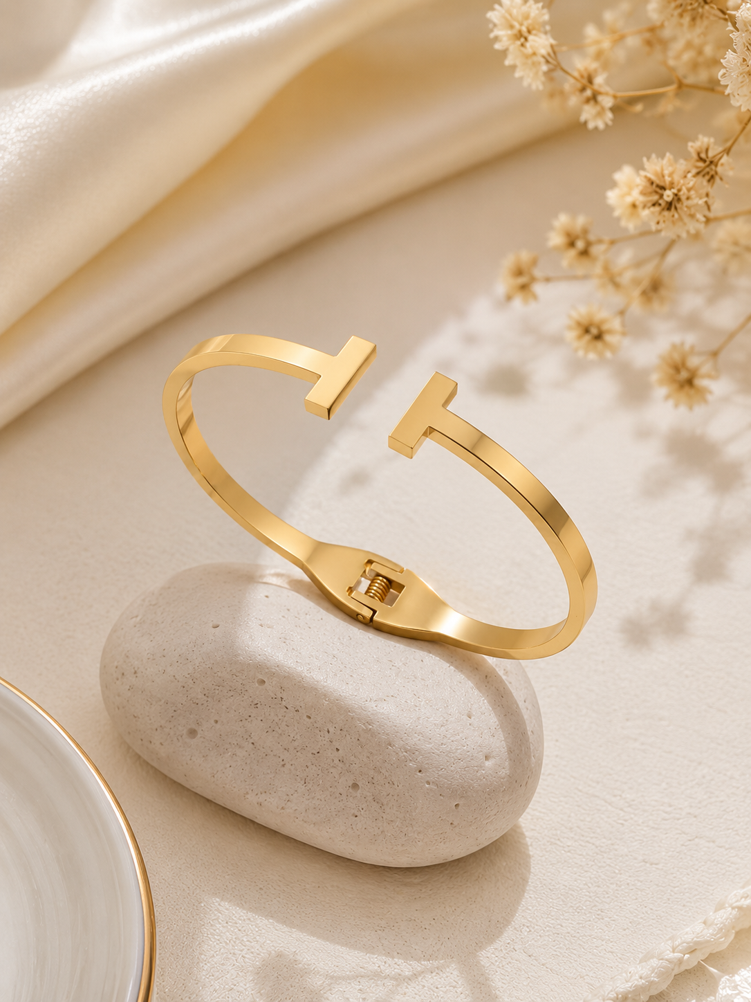 Luxe T-Bar Bangle