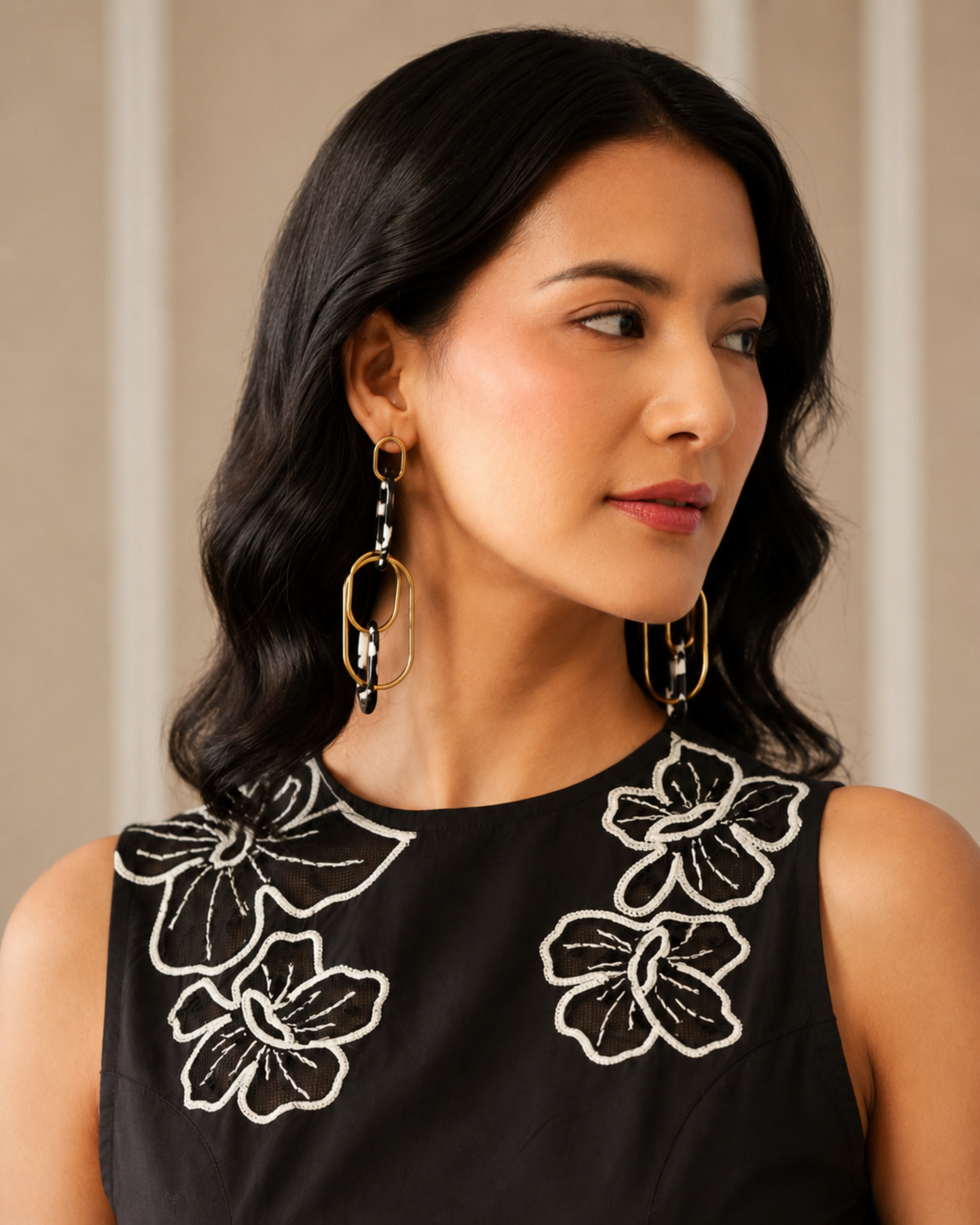 Monochrome Link Earrings