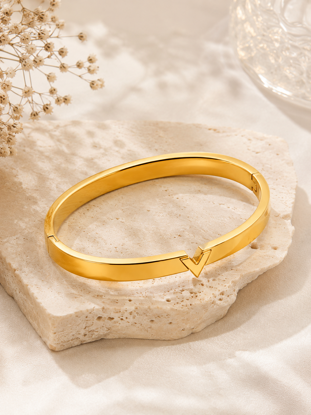 Vera V-Lock Bangle